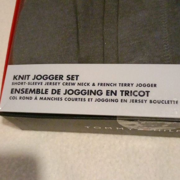 Tommy Hilfiger Jogger Set - Picture 7 of 8